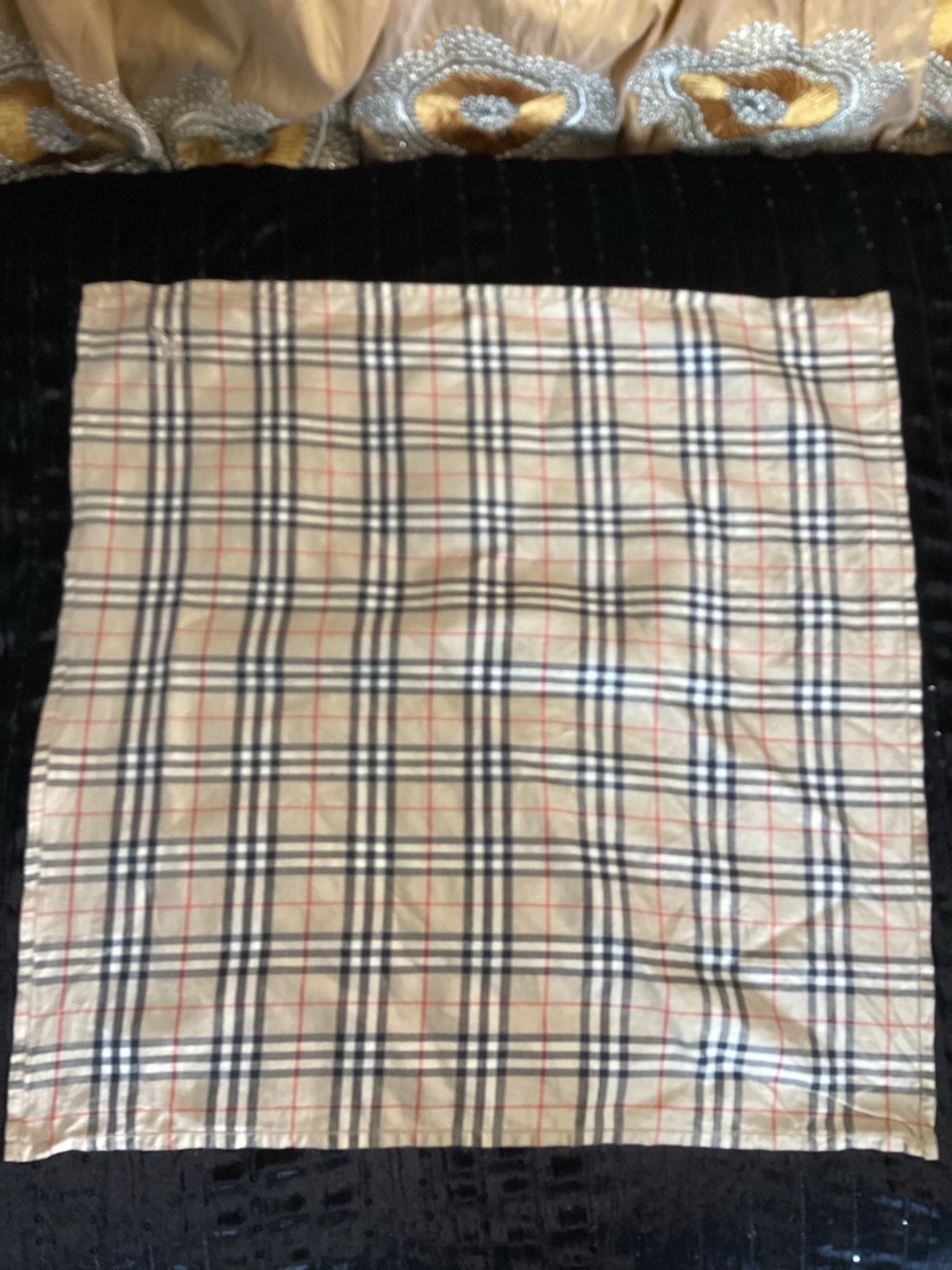 Vintage Burberry Beige Plaid Square with Black, White and Red Lines 18.5 x 18.5 - Picture 4 of 7